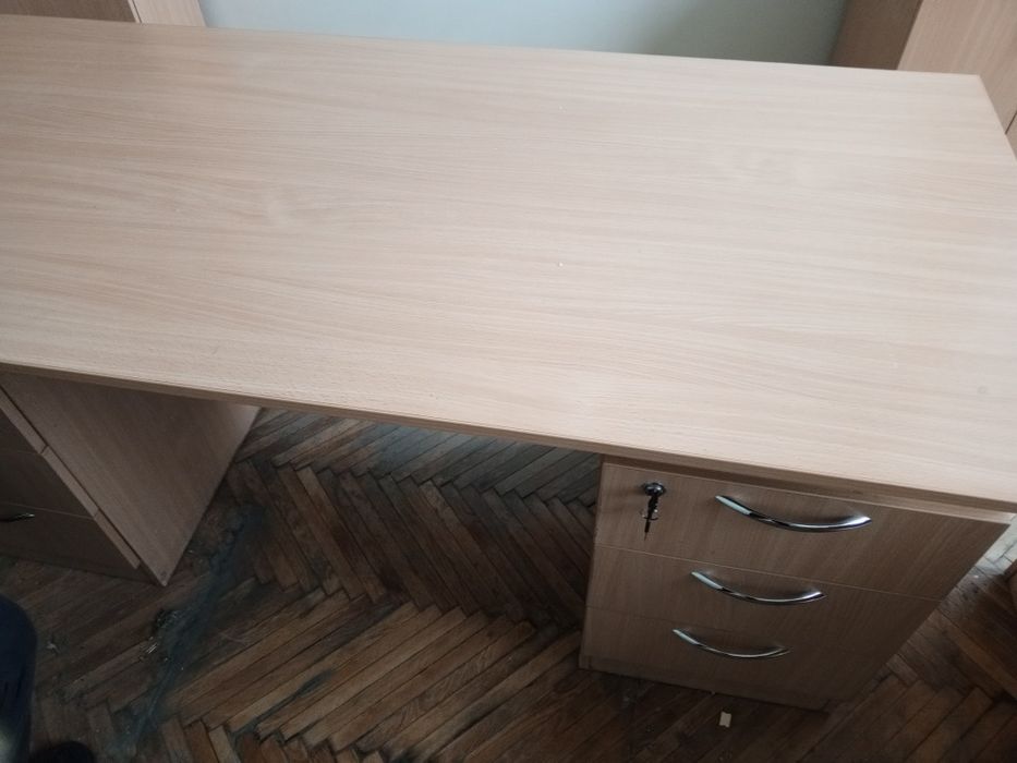 Столи офісні 120*60 та 140*70