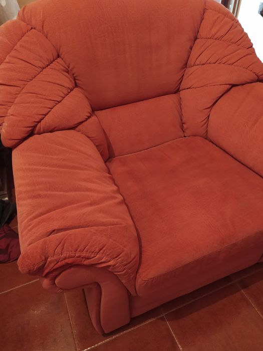 3 Sofás em bom estado de conservação