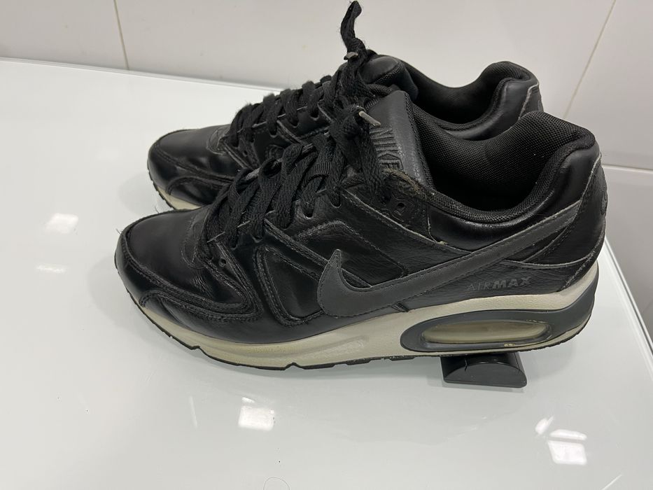 Ténis  Nike Air Max Command pretas.  41