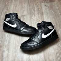 Чоловічі кросівки Nike Air Jordan 1 Retro Mid Black White 42.5р