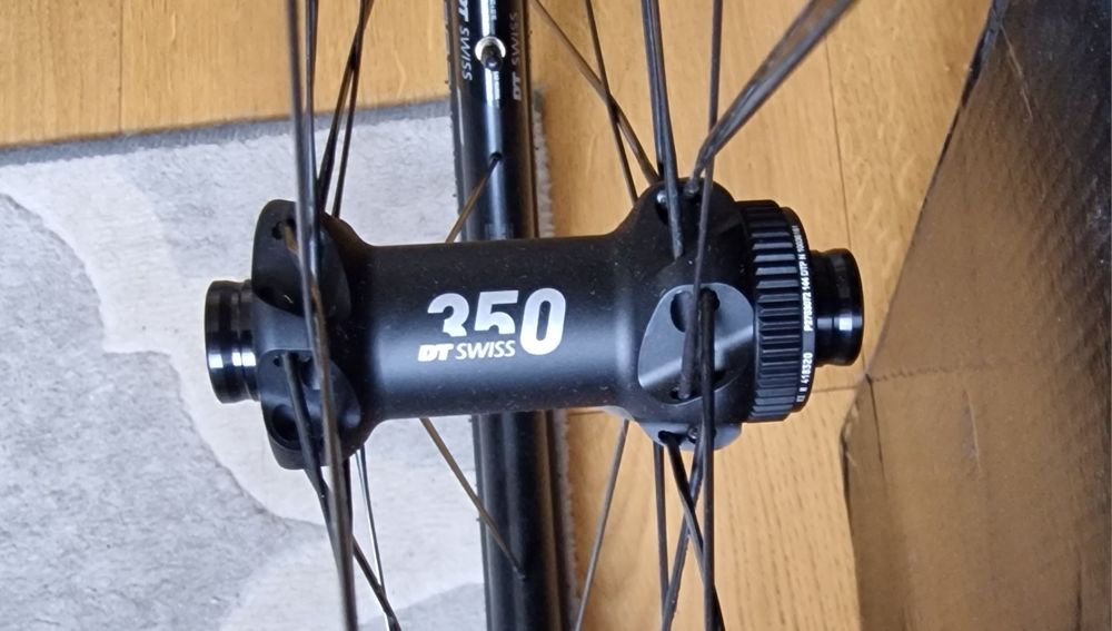 Zestaw kół szosowych: DT Swiss ER1600 SPLINE 23mm wys,Bębenek XDR SRAM