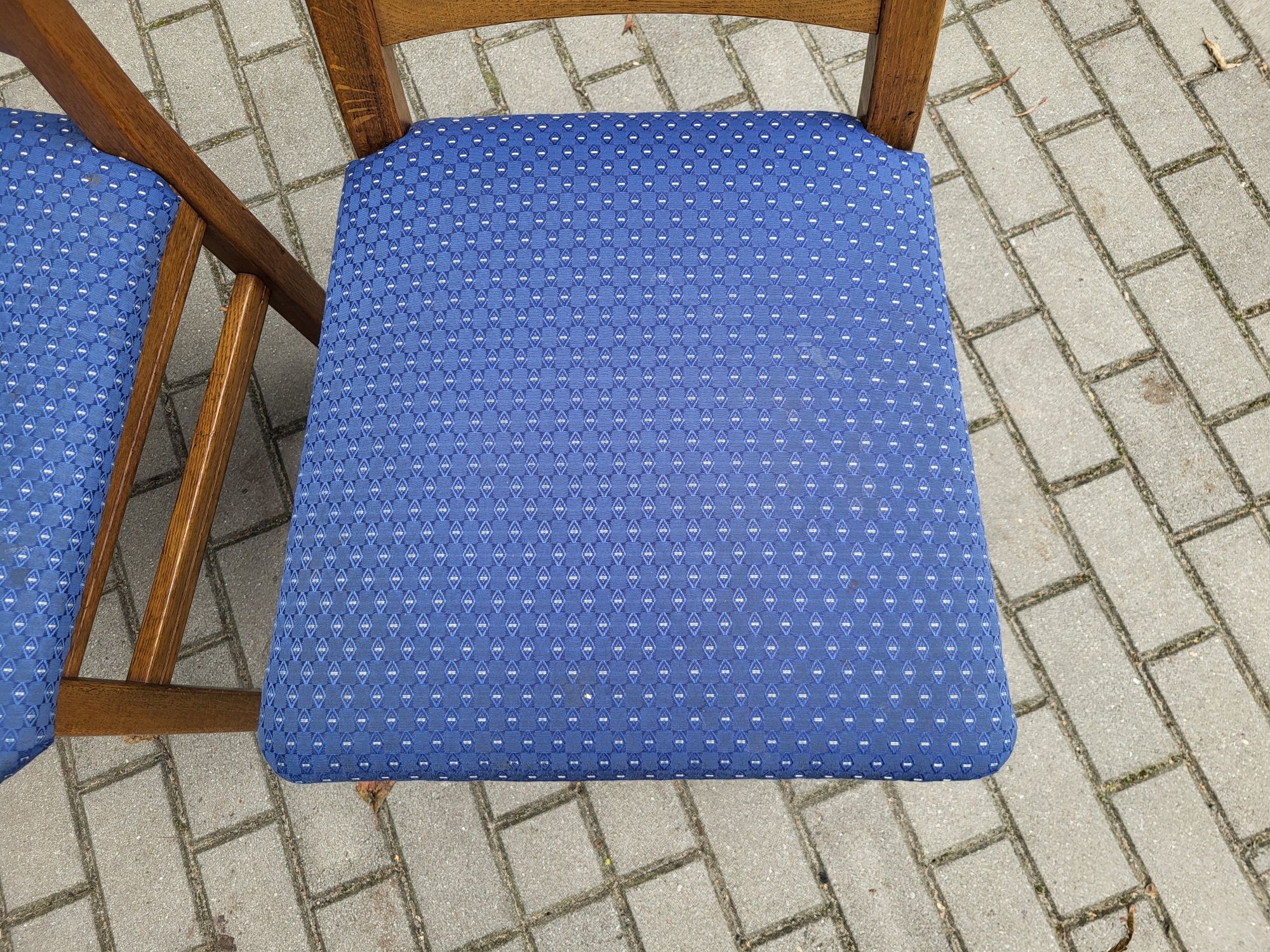 Komplet 4 drewnianych krzeseł