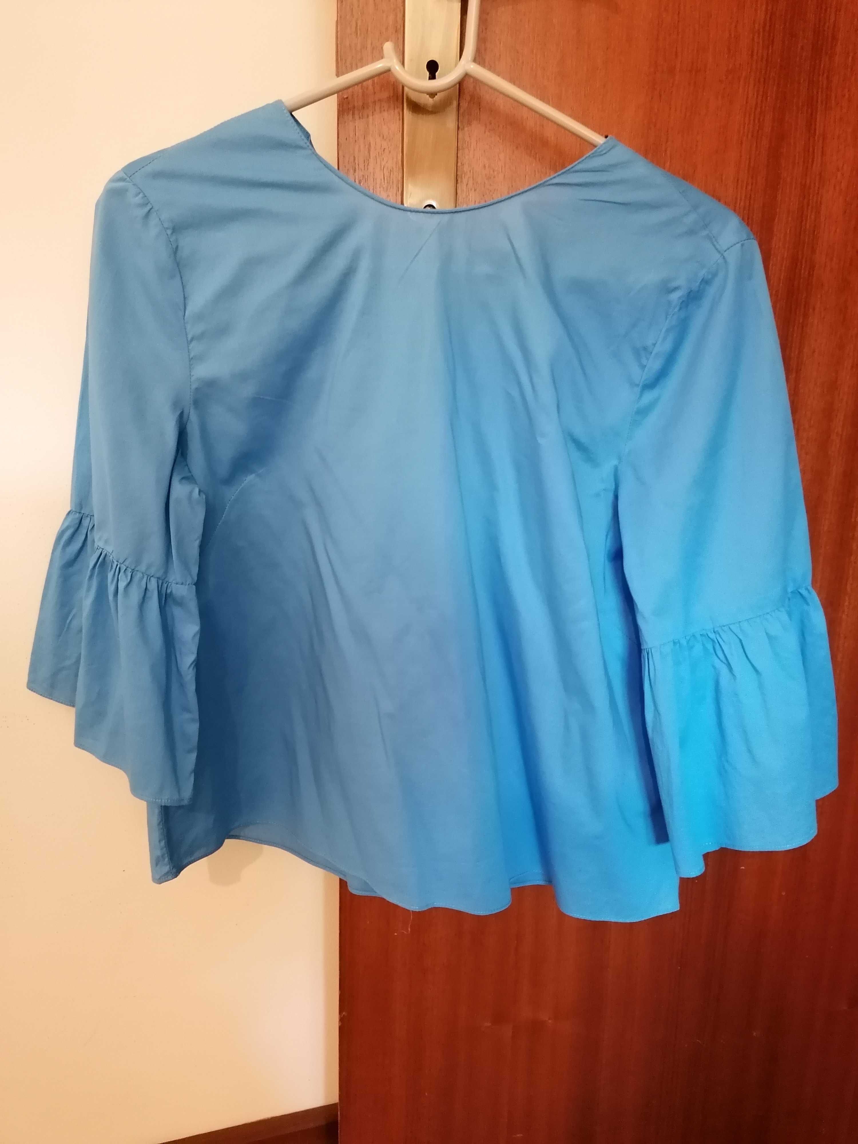 Camisola azul com folho na manga