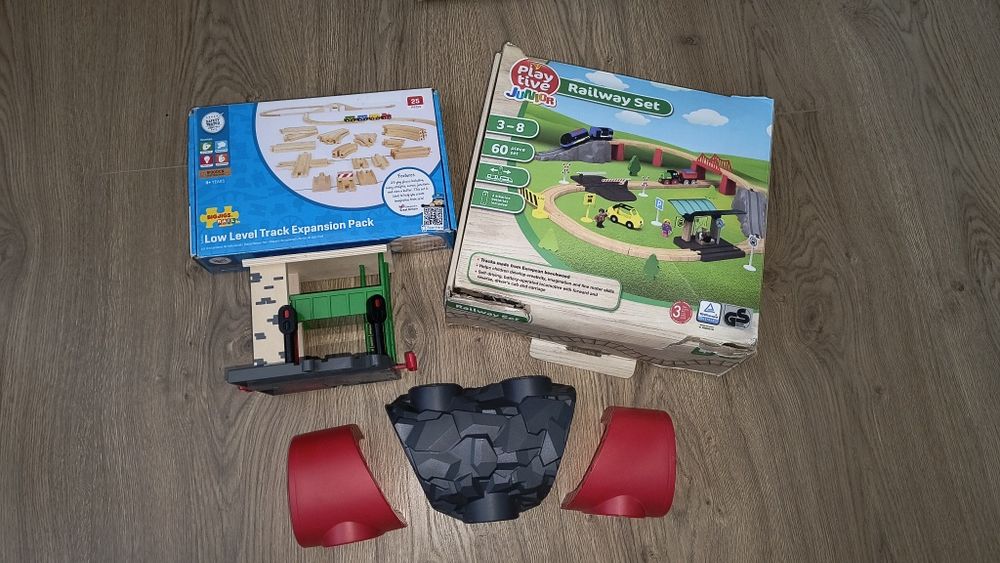 Kolejka drewniana, stacja kolejowa, duży zestaw dla dzieci 3+ (Tomek)