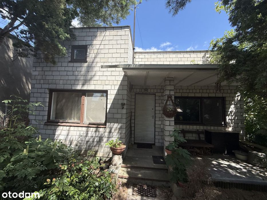 Nieduży dom na działce 306 m2. Włochy/Okęcie