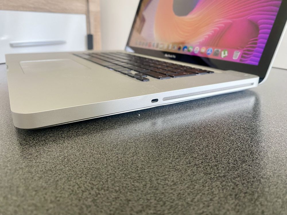 Laptop Macbook Pro 15” 2.2 Ghz Intel Core i7 16 GB