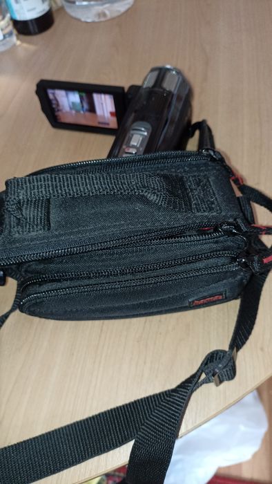 Відеокамера sony CX 560E