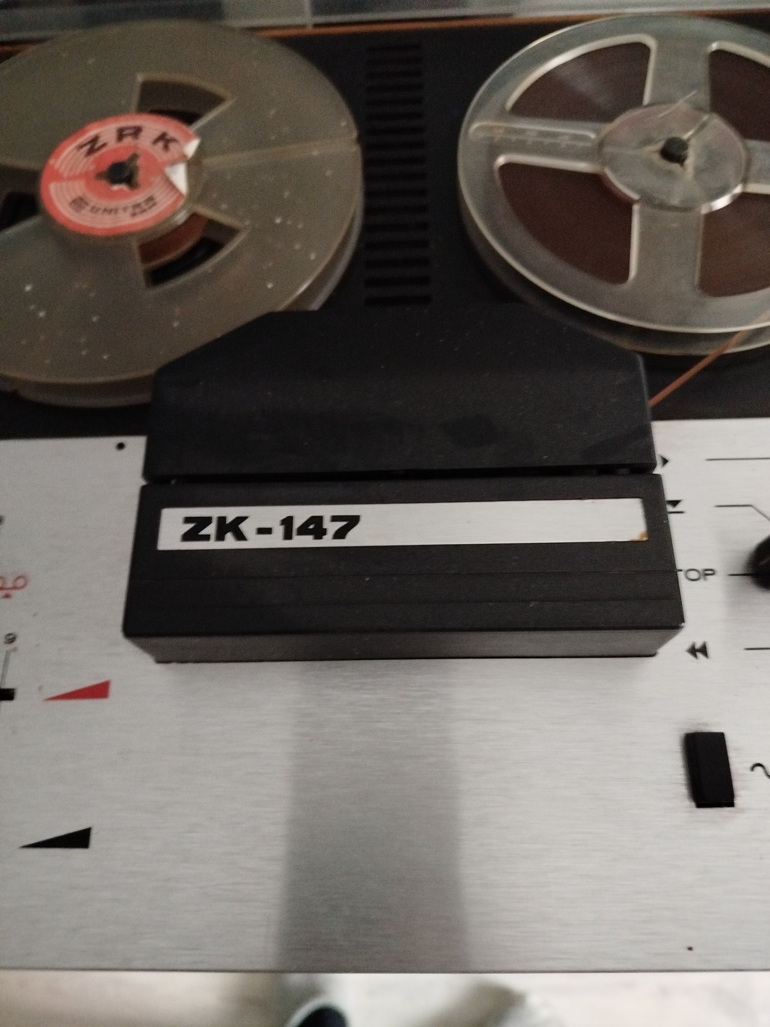 Magnetofon szpulowy ZK-147