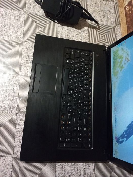 Lenovo G780 17.3 дюйма Intel i7 3630qm 8ядер ram 4гб SSD 256GB  Акб 2ч
