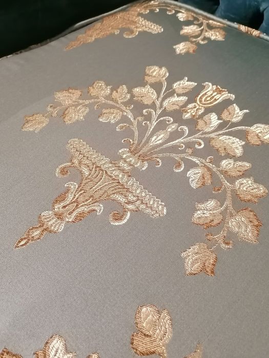 Bergère  (ou Cadeirão, Poltrona, Cadeira de braços), estilo Luís XV.