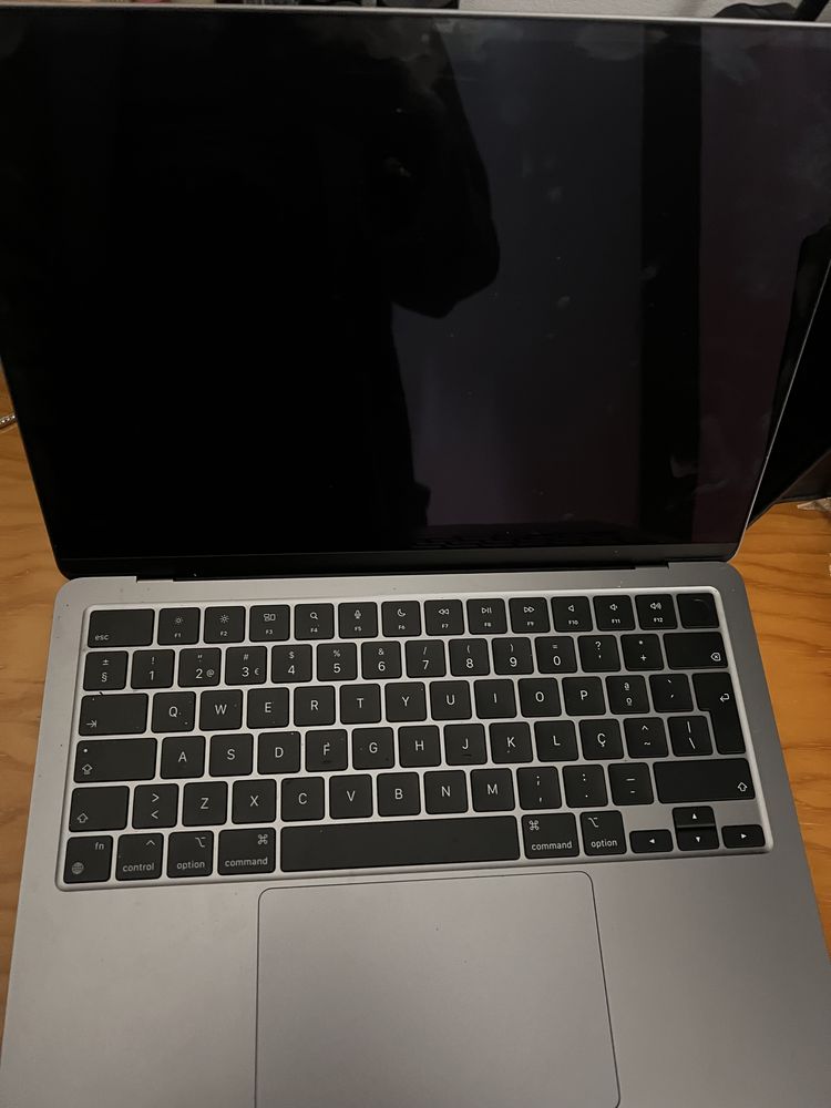 Macbook novo pouco usado