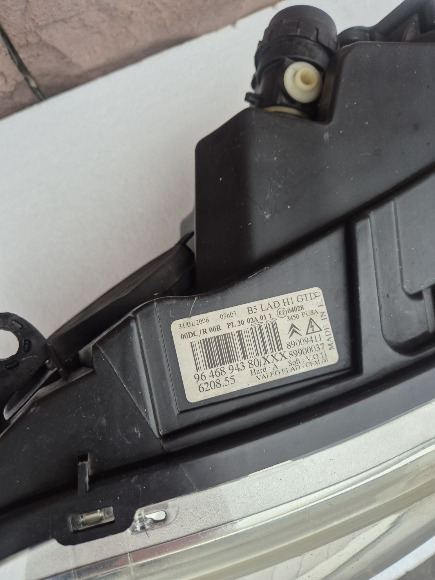 Lampa xenon przód przednia citroen c4 vts rok 06 europa hb