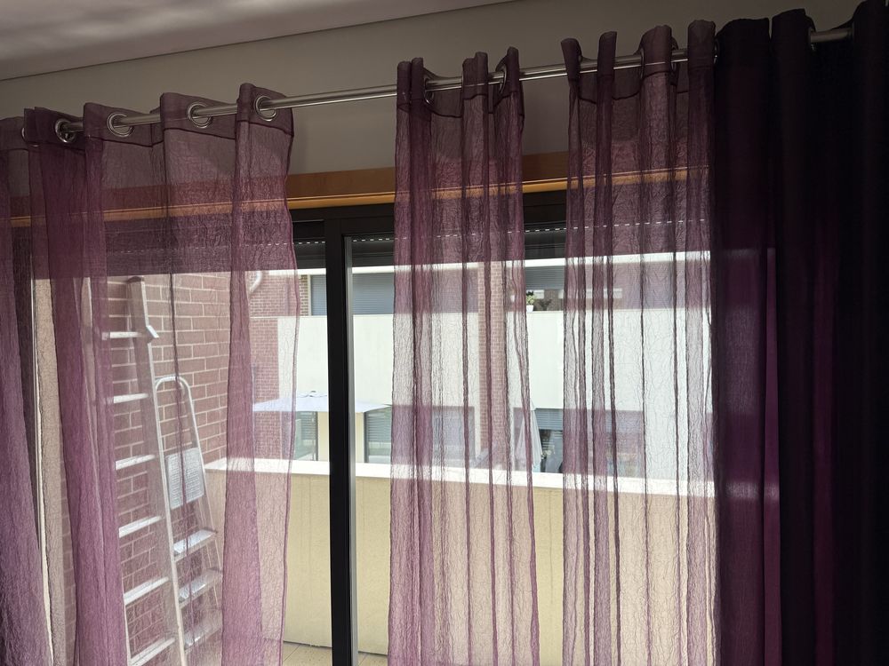 4 cortinas (branca, lilas, laranja, cinza)