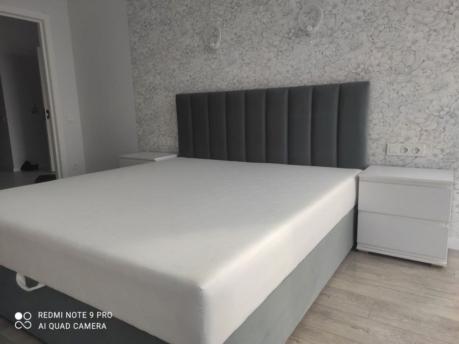 Ліжко з матрацом і підйомним механізмом.  Кровать.