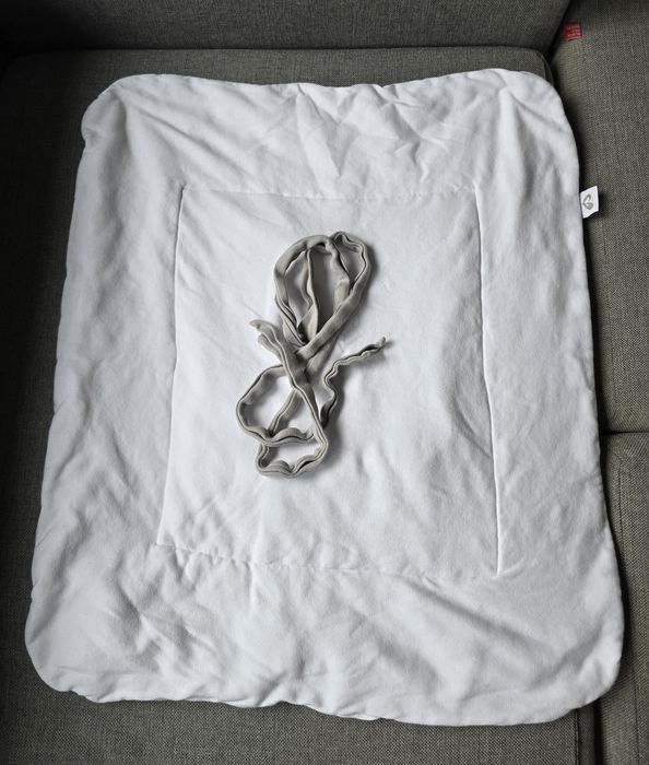 Rożek niemowlęcy biały z szarym pasem Roger Publishing Mamaginekolog