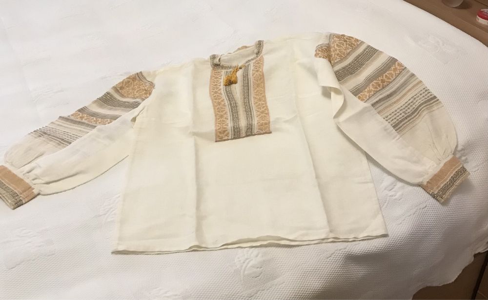 Ткана жіноча сорочка