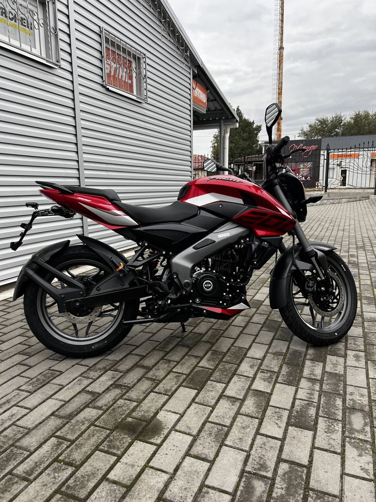 Новий мотоцикл BAJAJ PULSAR NS200, 2024