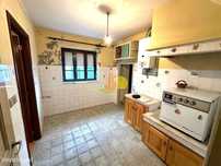 Casa com Garagem para Renovar
