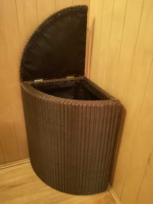 Kosz narożny pleciony