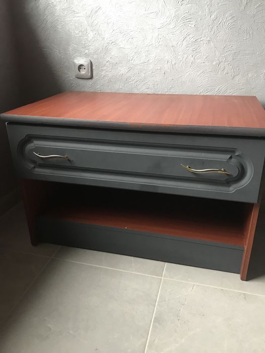 Продам тумбочку.