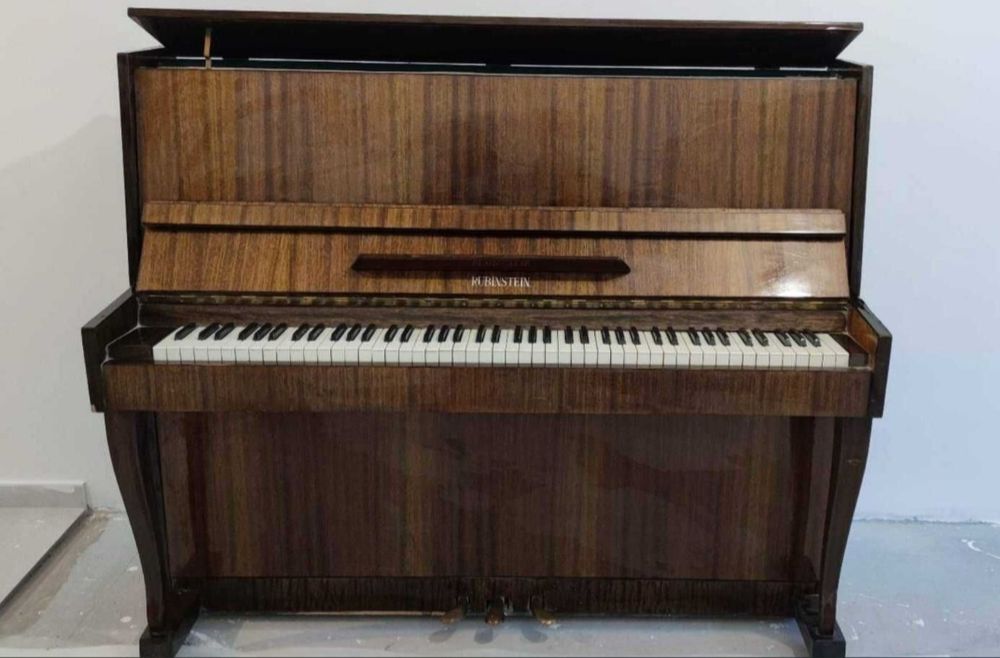 Pianino Rubinstein w pełni sprawne.