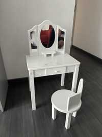 Toaletka dla dziecka z krzesełkiem