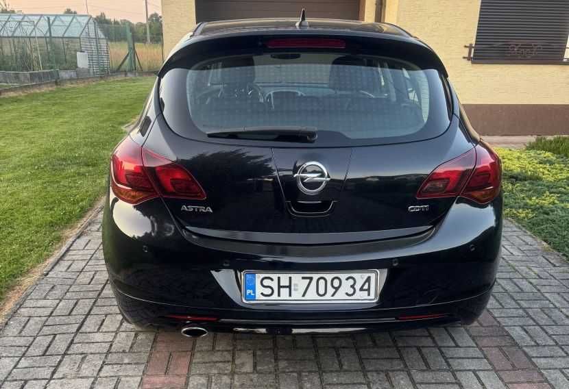 Opel Astra J z pakietem OPC line