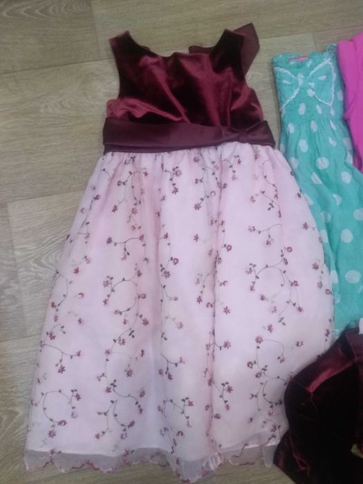 Paczka ubranek 122 sukienka wizytowa, bolerko, spódniczka itd