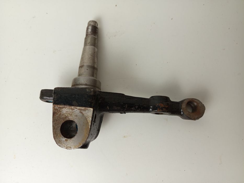 Zwrotnica koła 126p nowa