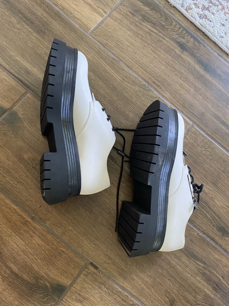 Buty platforma  damskie Bershka