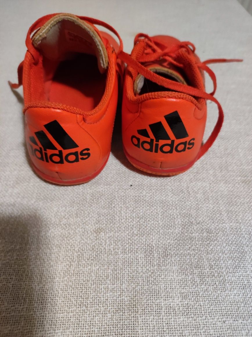 Продам футзалки adidas оригінал.