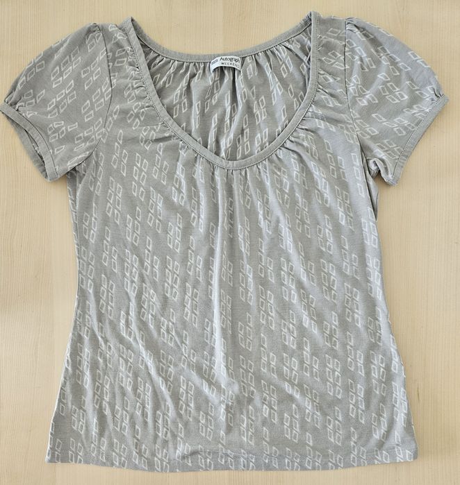 Damsa bluzka z krótkim rękawkiem; 44/16/XXL; Marks & Spencer; szara
Ro