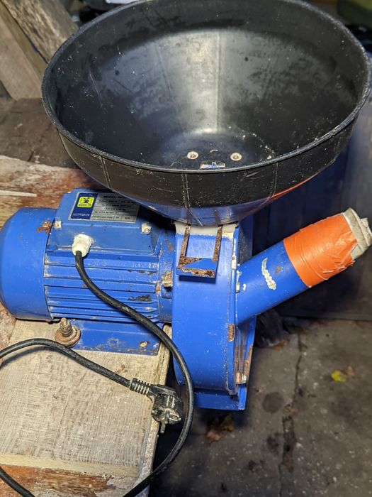 Кормоизмельчитель, ДКУ, кормоподрібнювач, дробилка для зерна, зернодро