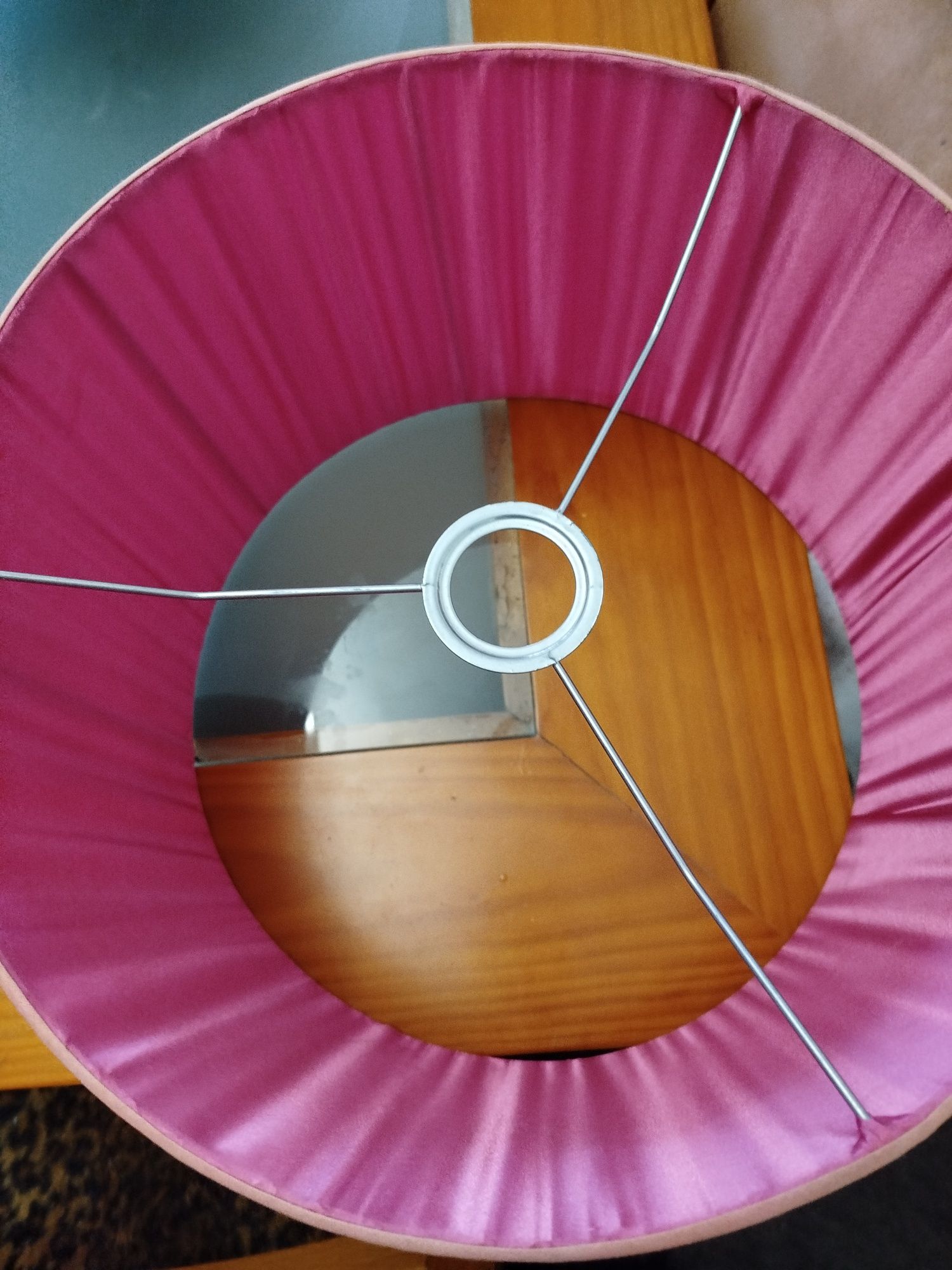 Abajur de teto rosa fuxia