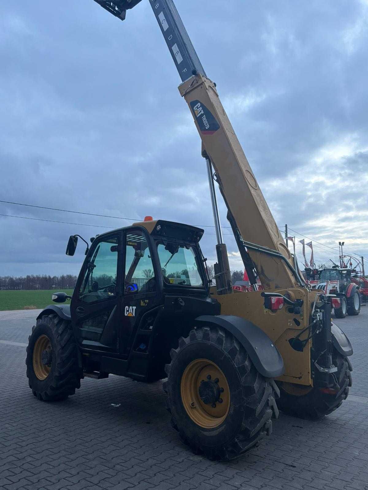 Ładowarka teleskopowa Caterpillar TH357D