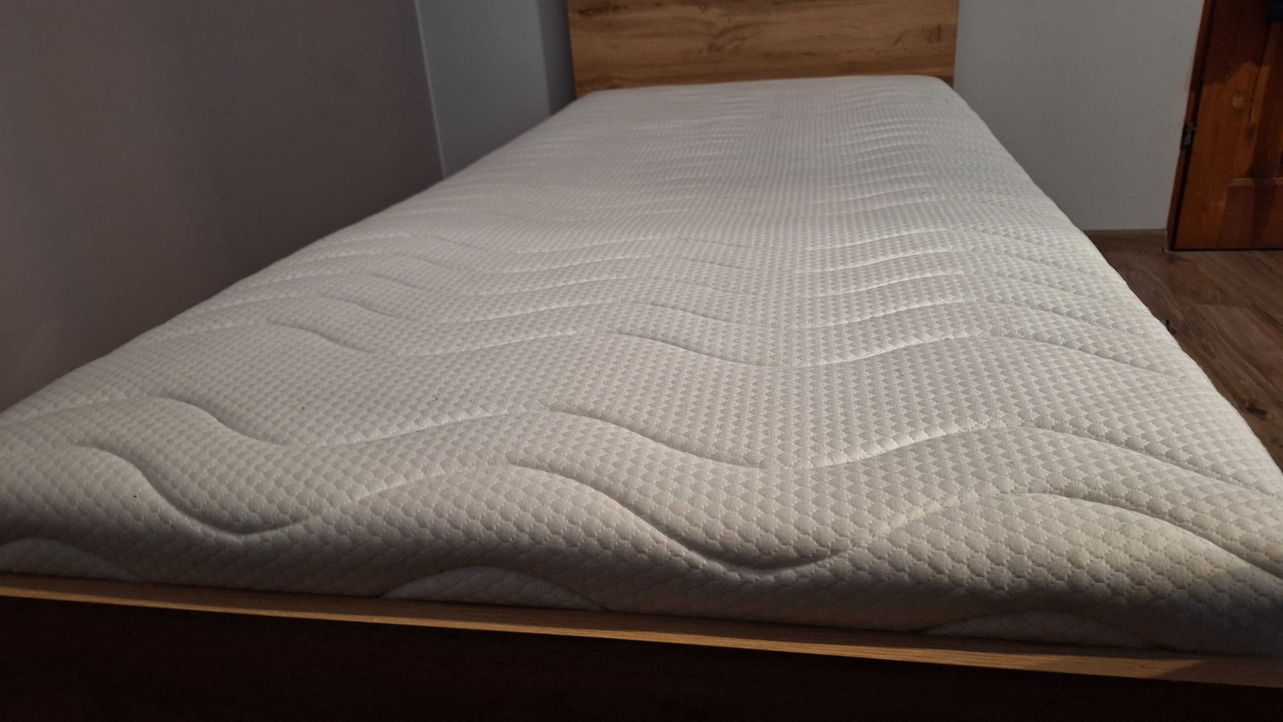 Sprzedam łóżko z materacem 90x200