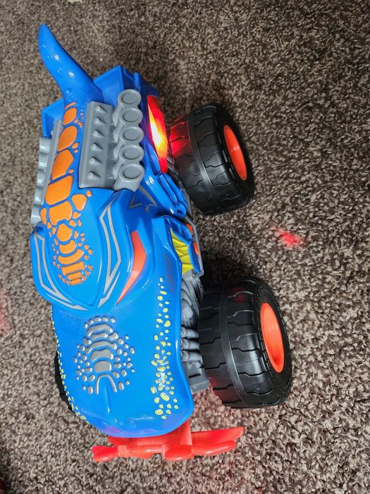 Auto Terenowe Dinozaur Velociraptor Światła Dźwięki Napęd Niebieski