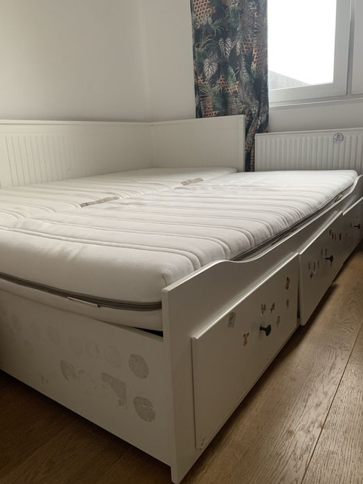 Ikea łóżko HEMNES,  kolor bialy, dwa materace srednio twarde, 80x200,