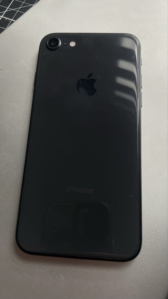 iPhone 8 по деталям