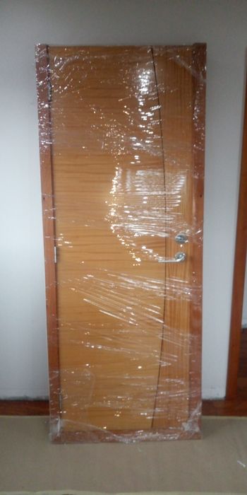 Porta com fechadura magnetica