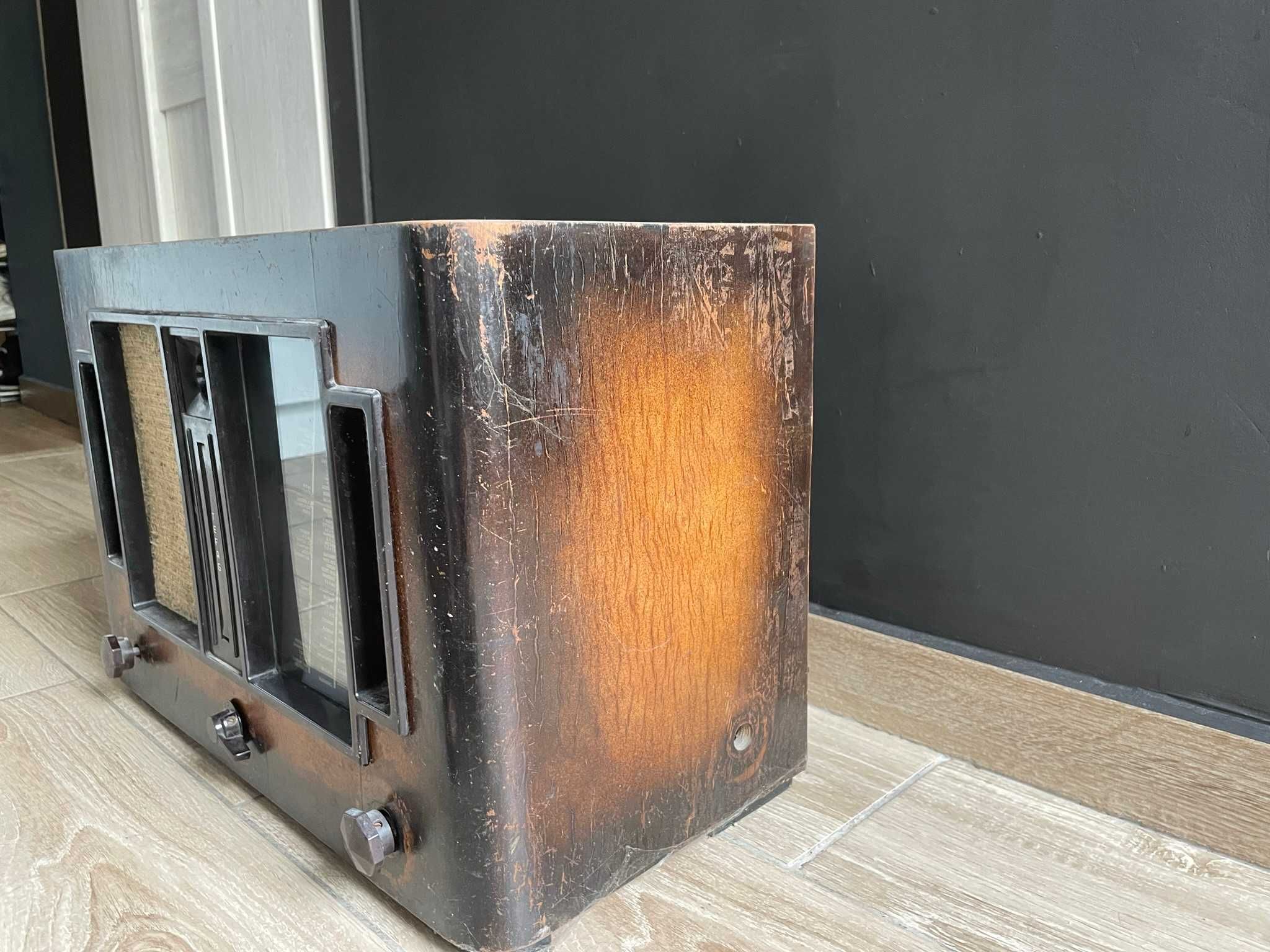 Radioodbiornik Tefag Tefadyn 150W-II uruchamia się