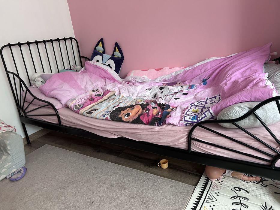 Łóżko rozsuwane MINNEN IKEA czarne z materacem