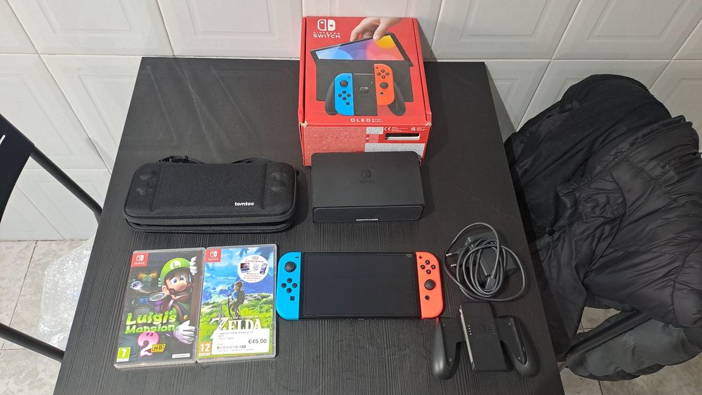 Nintendo Switch OLED + Extras