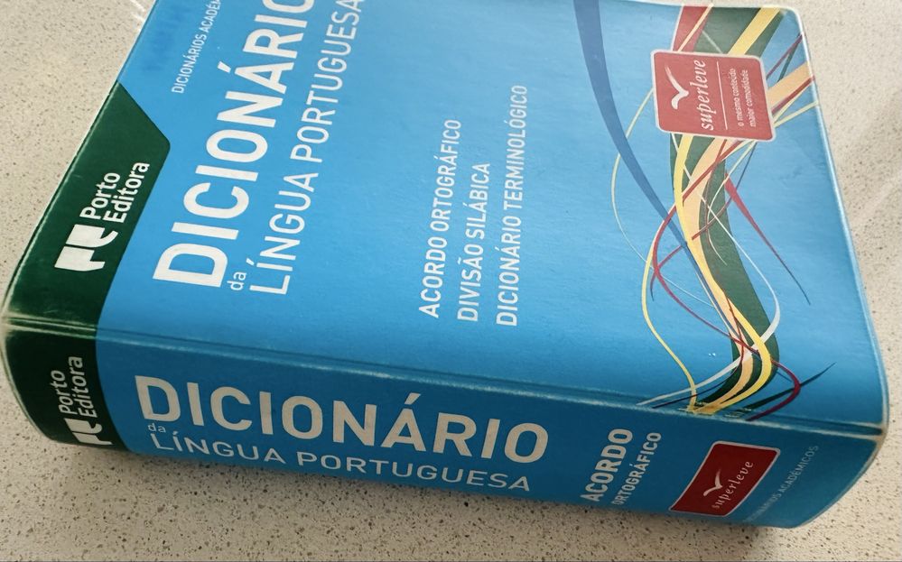 Dicionário da Língua Portuguesa Porto Editora “superleve”