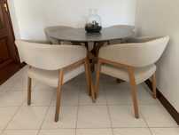 Mesa de jantar com cadeiras