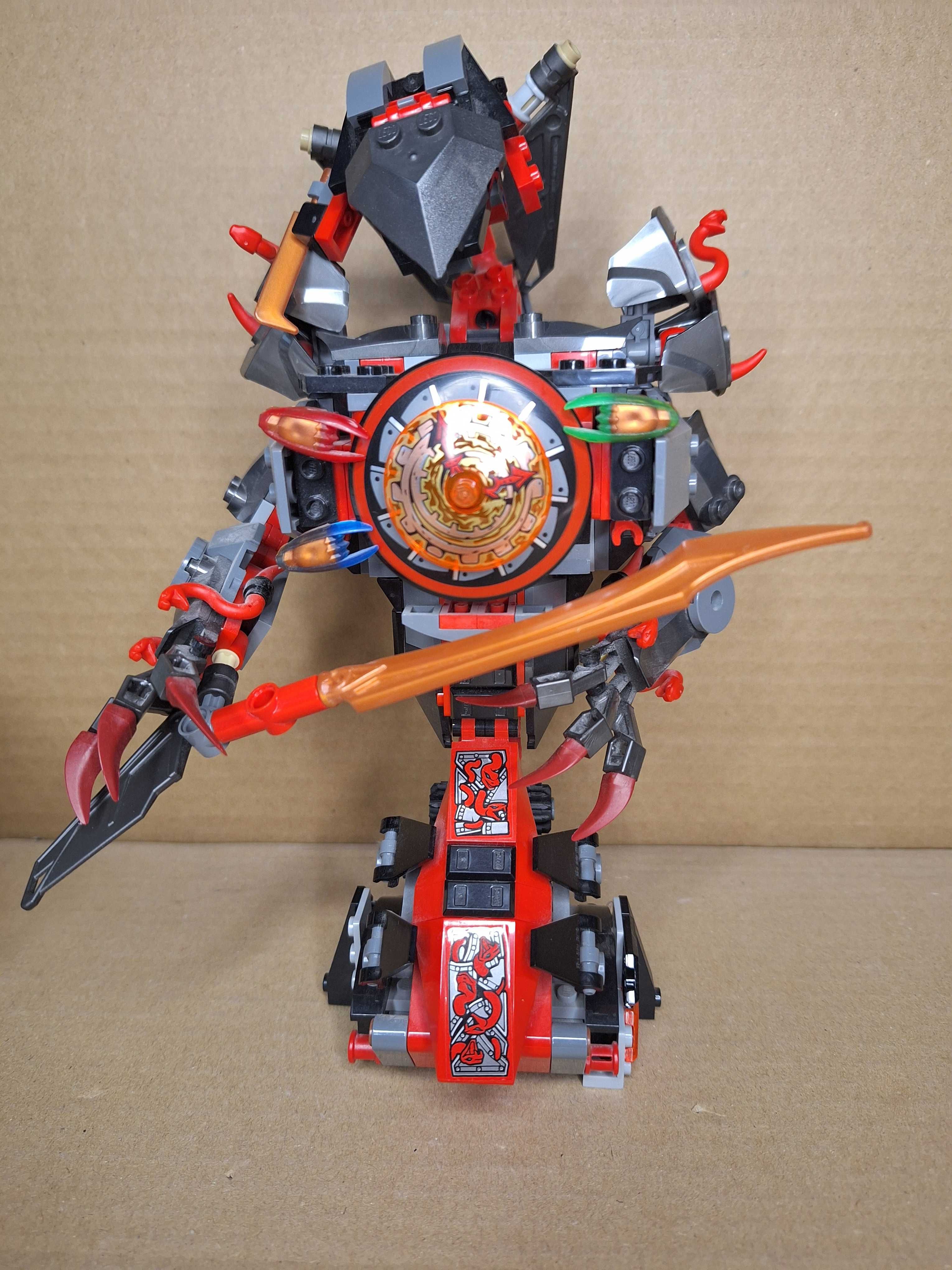 Główna budowla lego z zestawu 70626 Dawn of Iron Doom