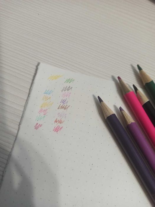 Лот з чотирьох наборів матеріалів для малювання