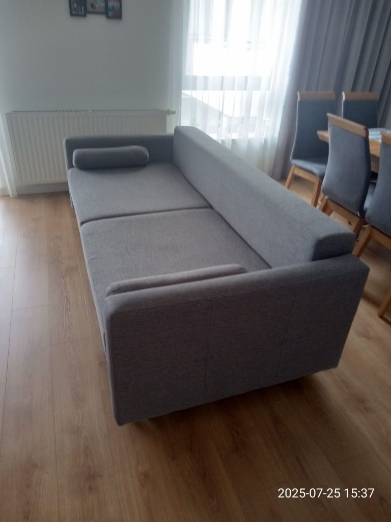 Kanapa z funkcją spania i pojemnikiem