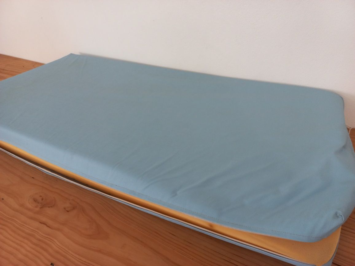 Cama de bebe em ferro