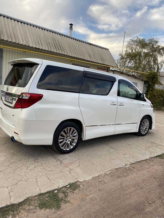Продам Toyta Vellfire пассажир 2013 автомат 7 мест 2.4 Япония